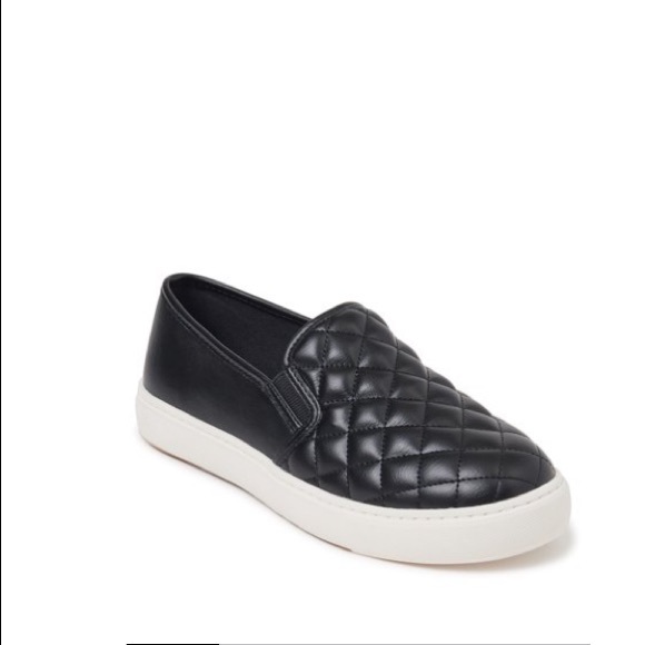 Time and Tru Shoes - Women’s Black Twin Gore Quilted slip on sneakers with memory foam
